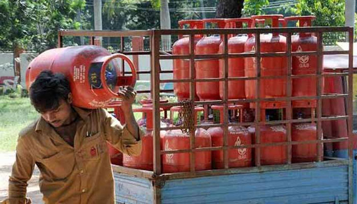 غریب خاندان کی خواتین ارکان کو LPG کنکشن مہیا كرايےگي حکومت